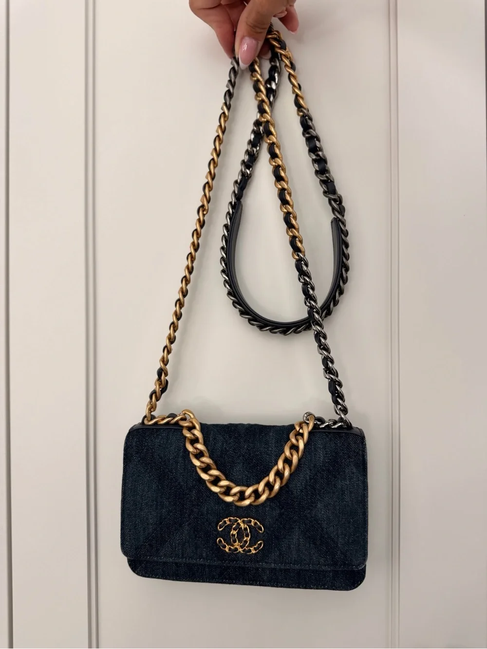 CHANEL 19 Denim Wallet on Chain